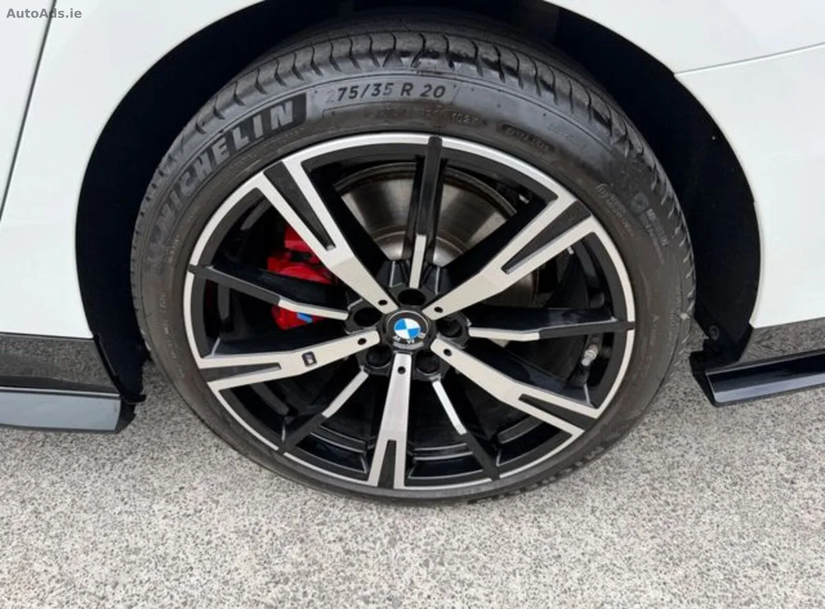 2025 BMW 5-Series – photo 8