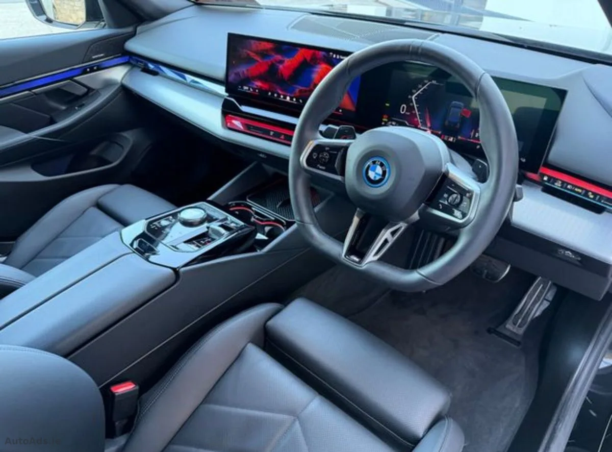2025 BMW 5-Series – photo 18