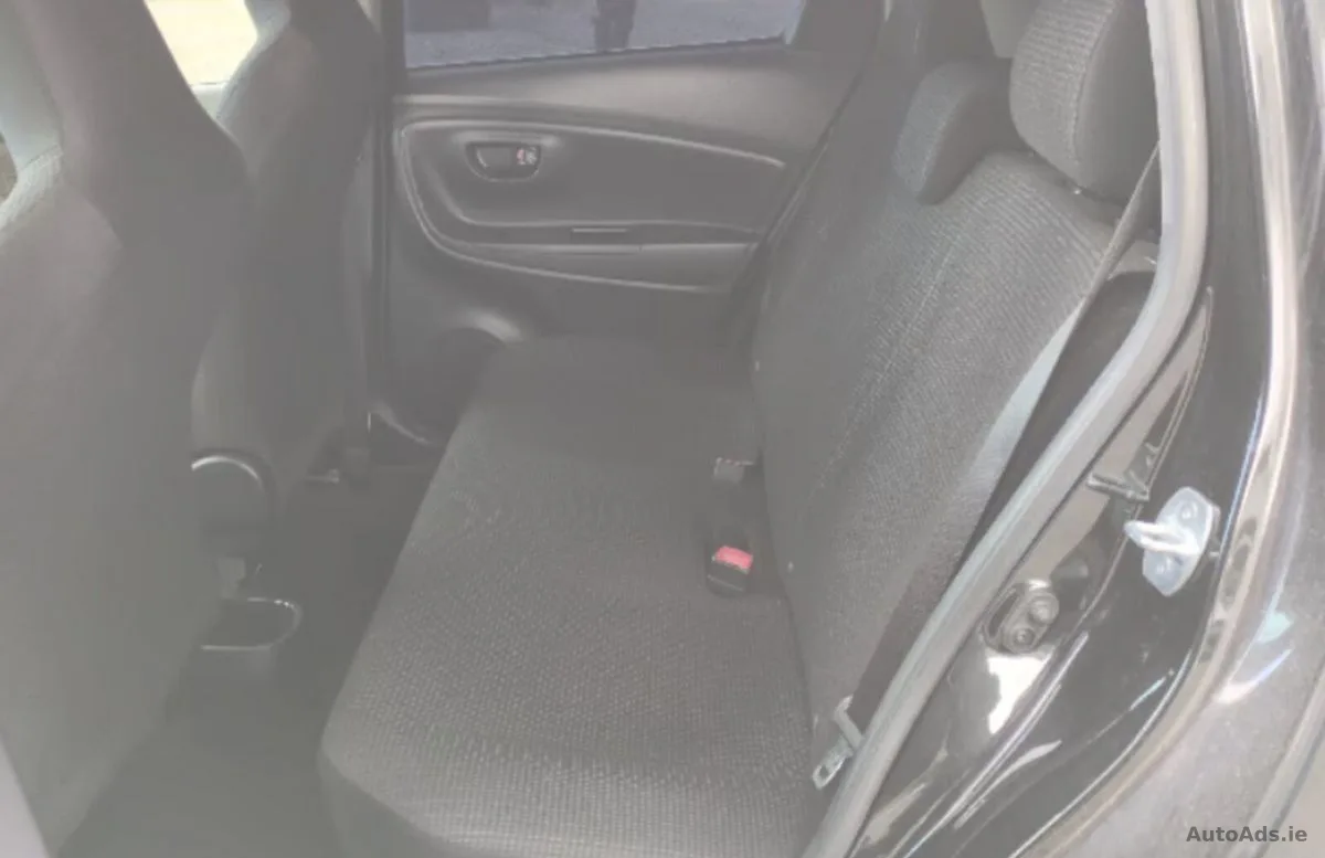 2015 Toyota Vitz – photo 7