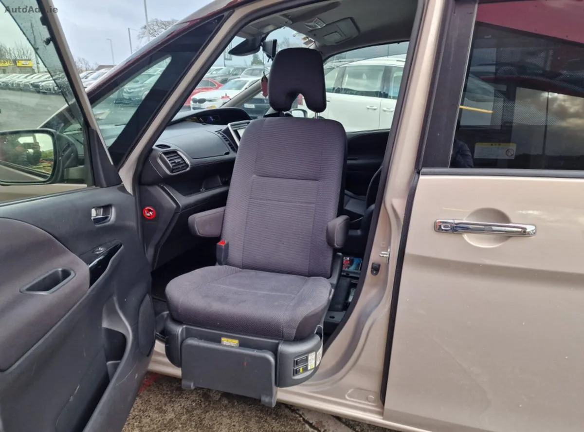 2017 Nissan Serena – photo 10