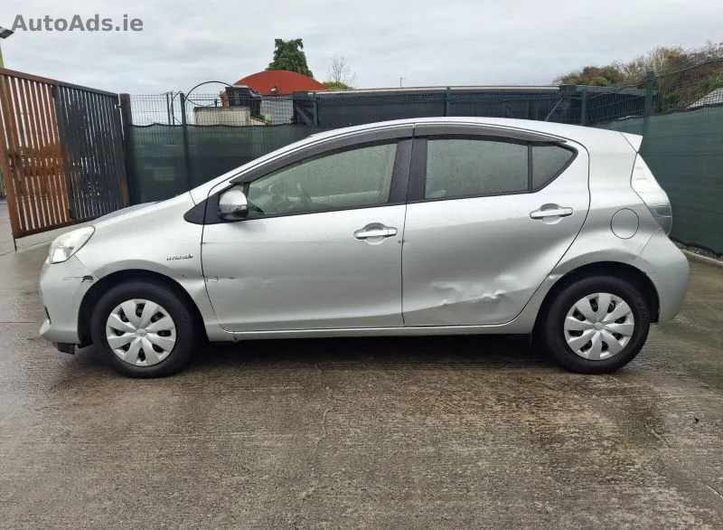 2014 Toyota Aqua – photo 3