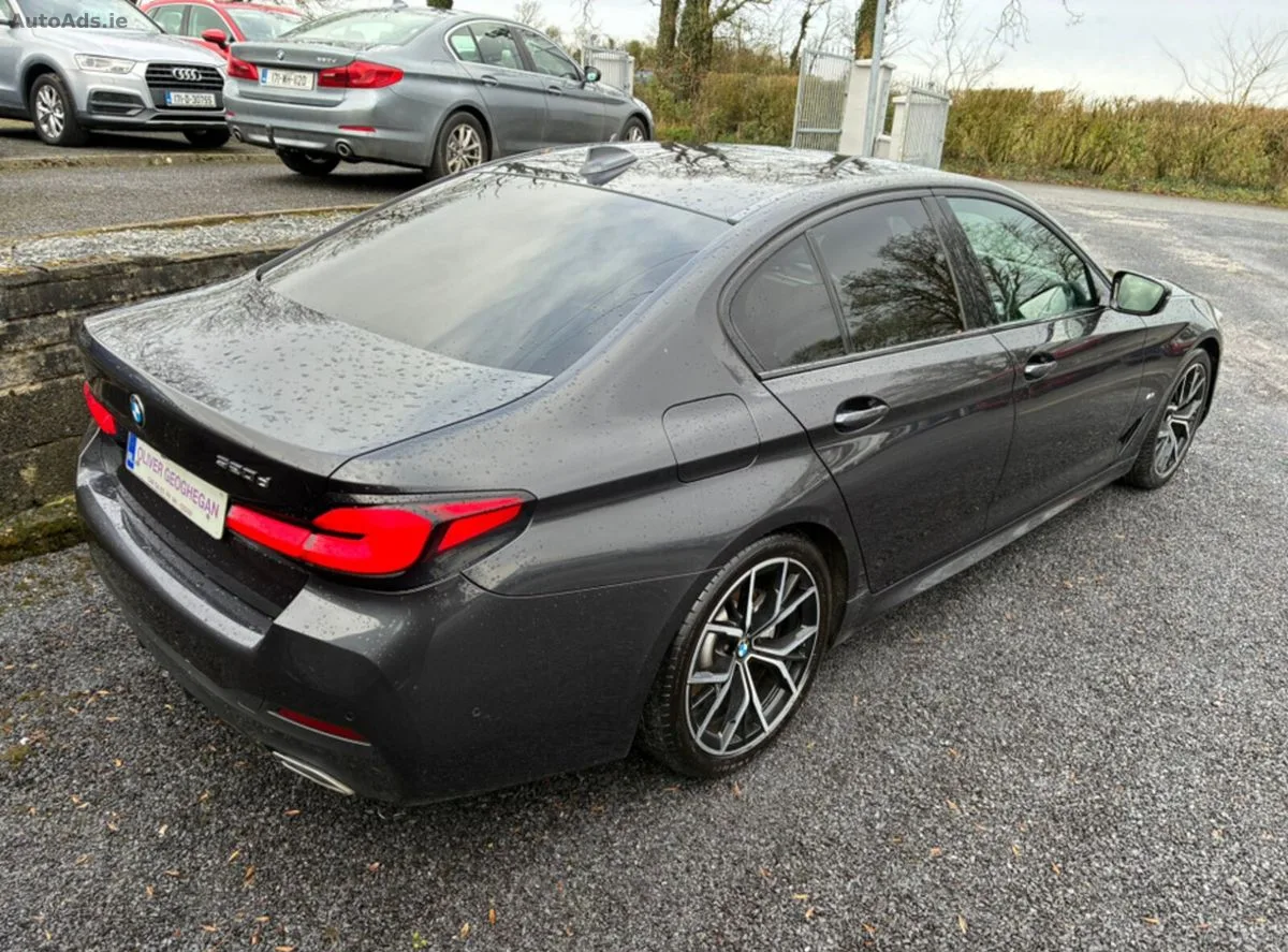 2022 BMW 5-Series – photo 2