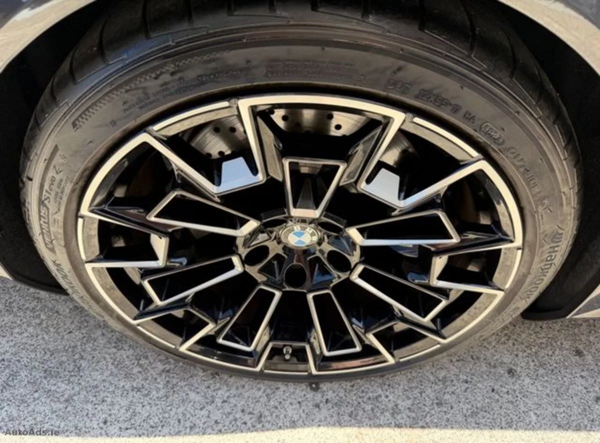 2025 BMW M5 – photo 8