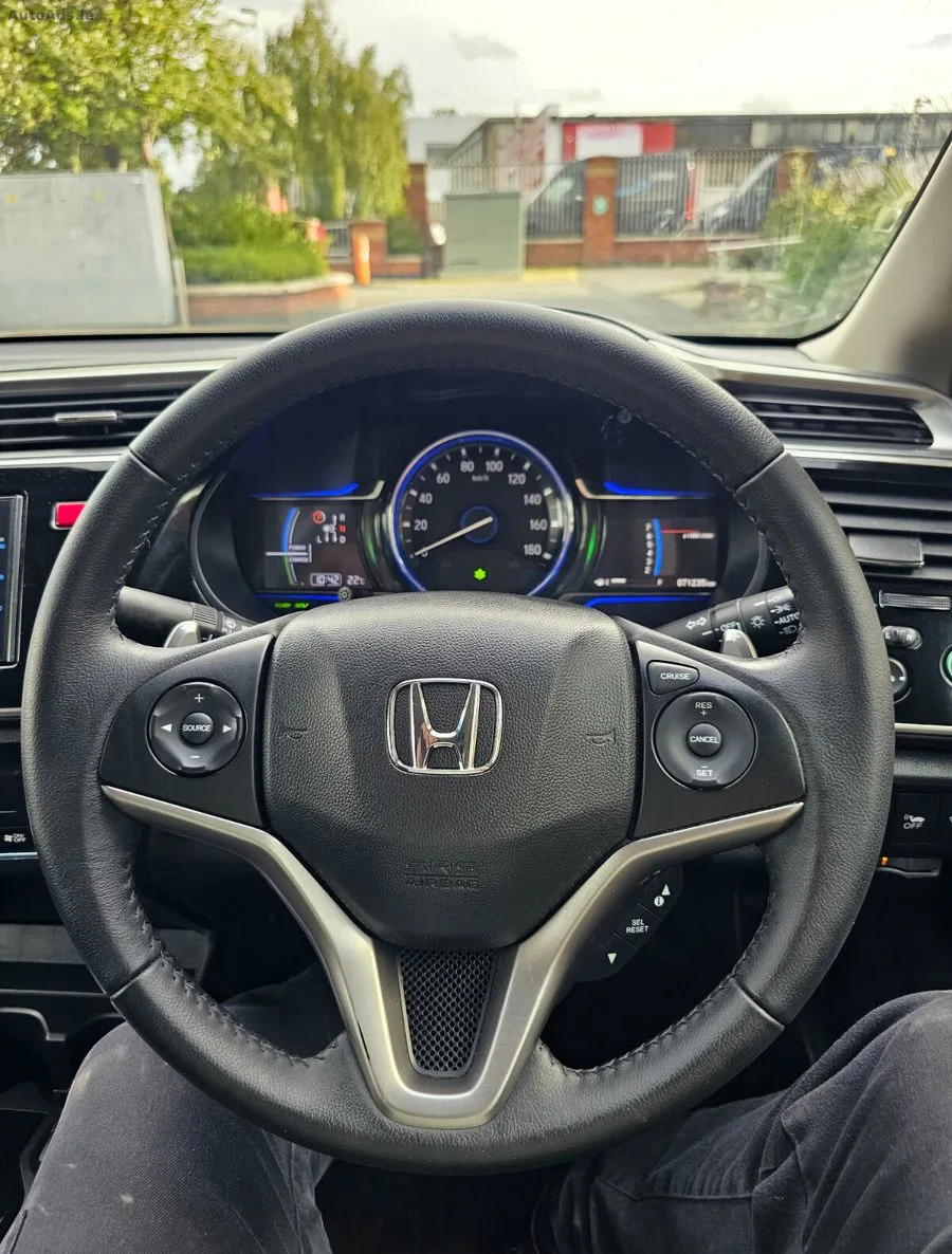 2015 Honda Grace – photo 15