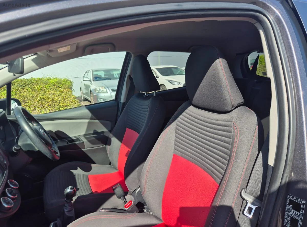 2014 Toyota Yaris – photo 13
