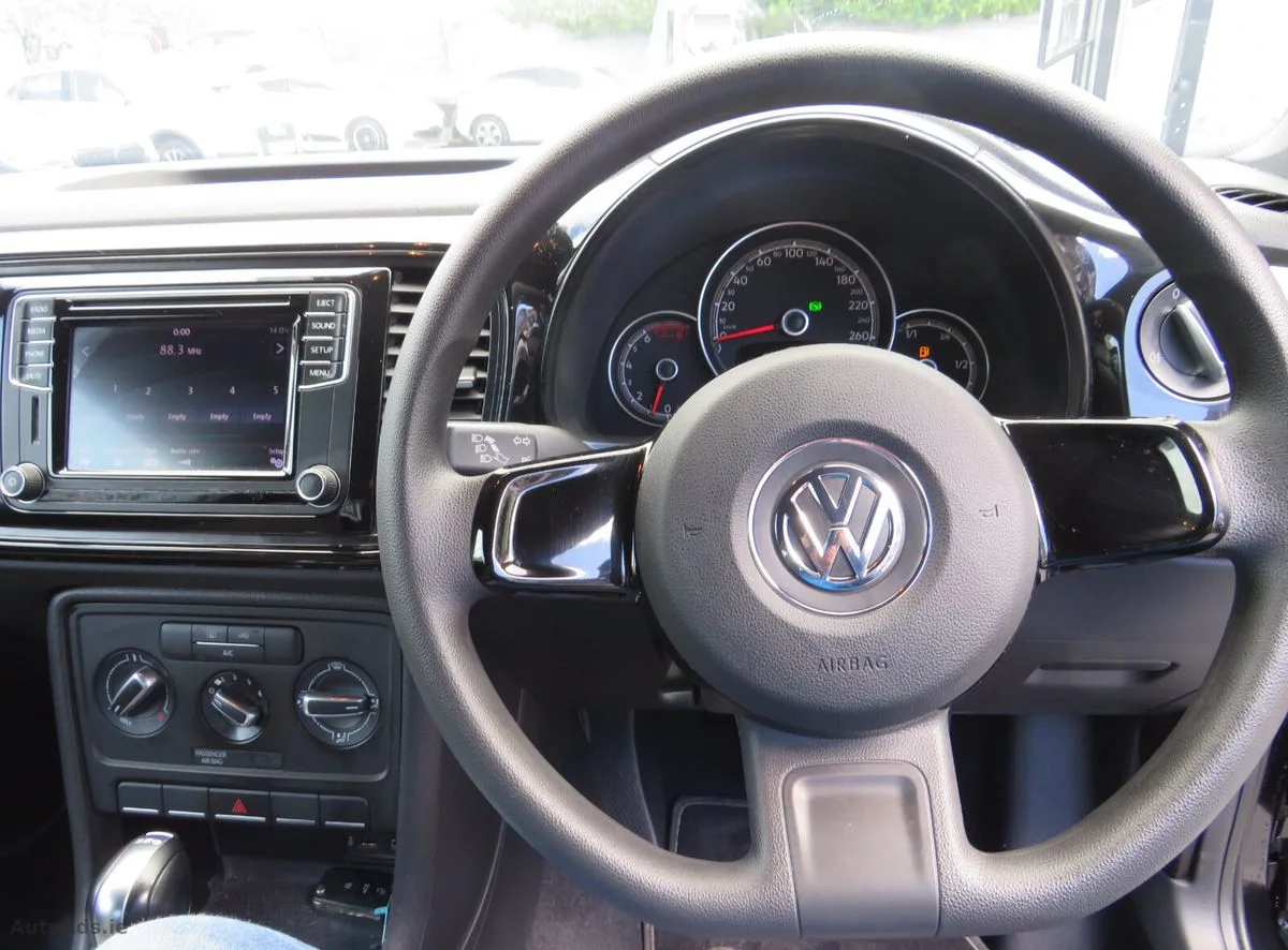 2017 Volkswagen Beetle – photo 2