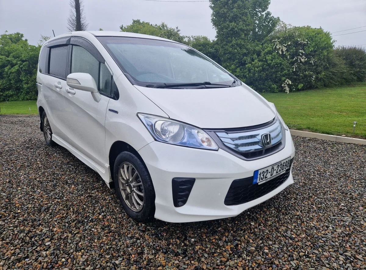 2013 Honda Freed – photo 1