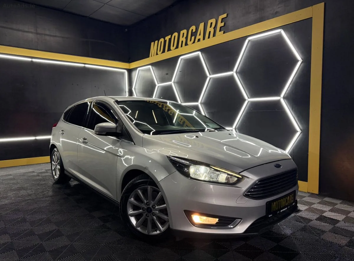 2017 Ford Focus – photo 1