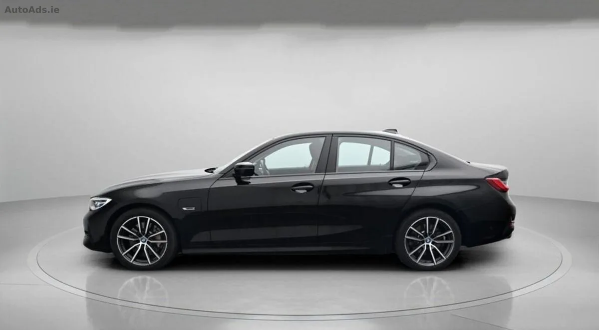 2022 BMW 3-Series – photo 4