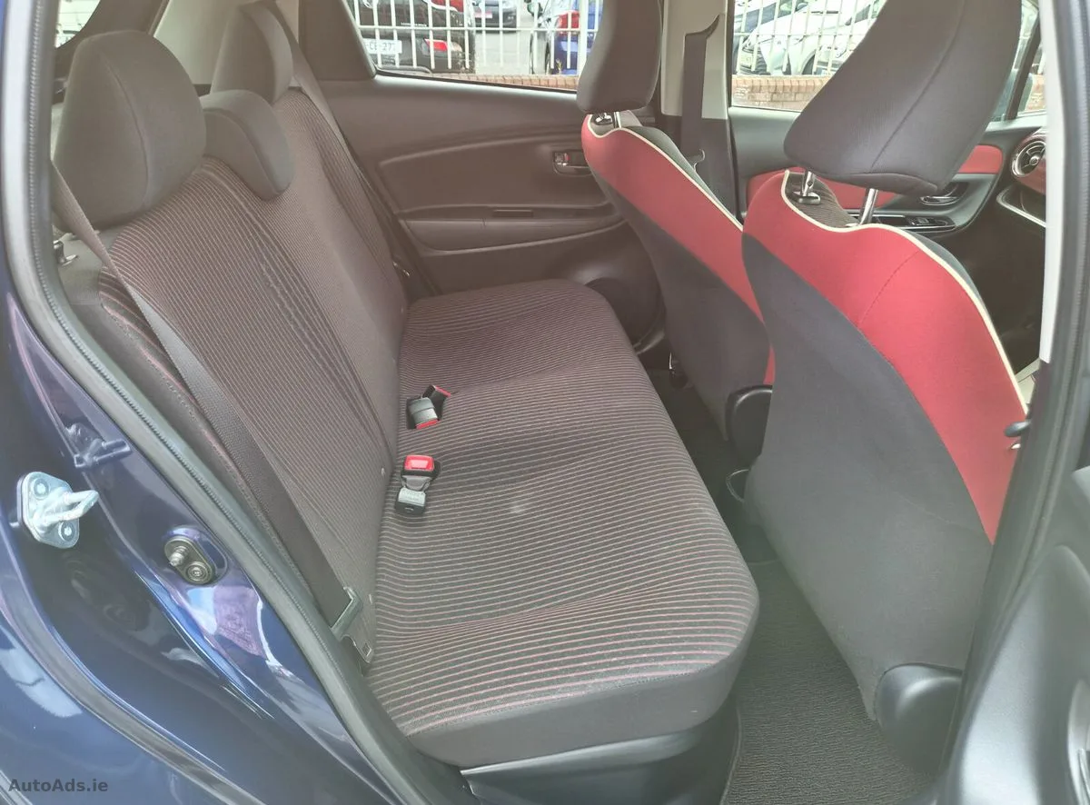 2017 Toyota Vitz – photo 16
