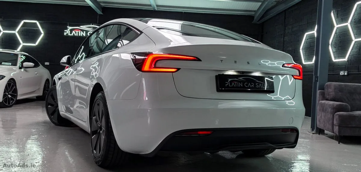 2025 Tesla Model 3 – photo 9