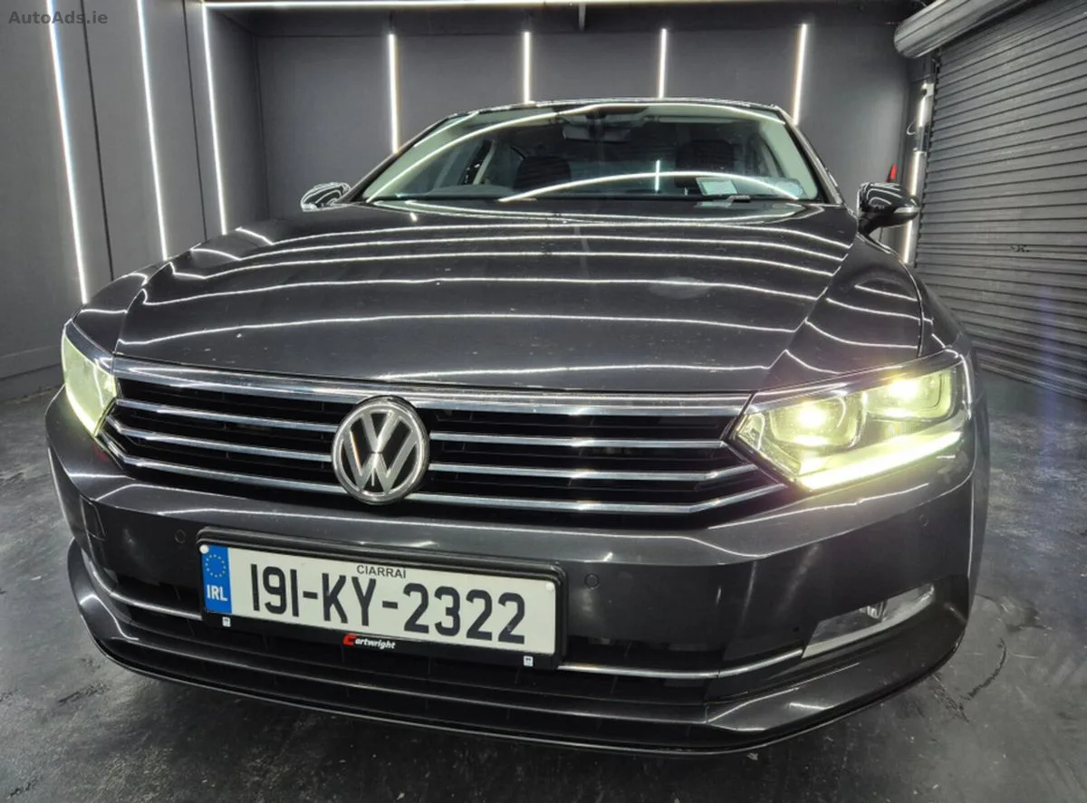 2019 Volkswagen Passat – photo 2