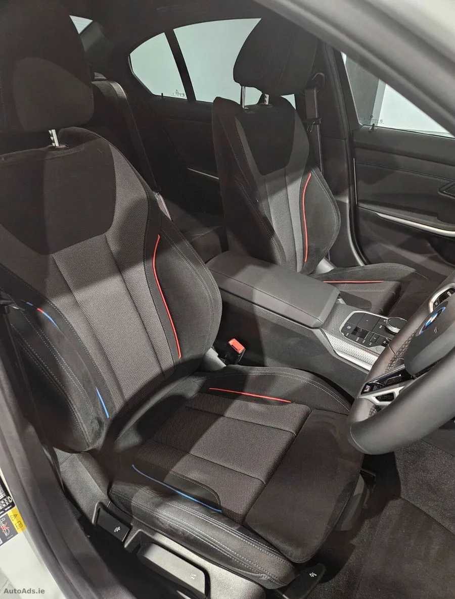 2025 BMW 3-Series – photo 12