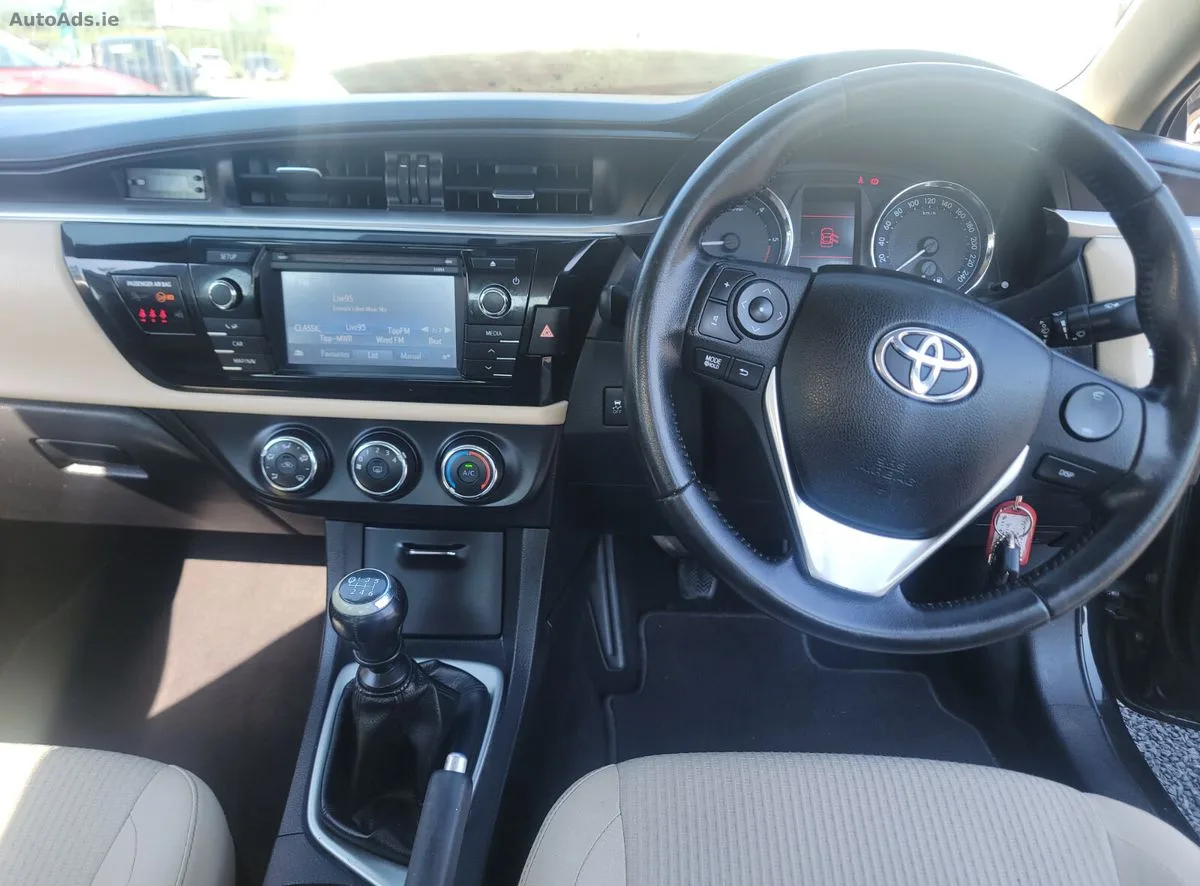 2015 Toyota Corolla – photo 2