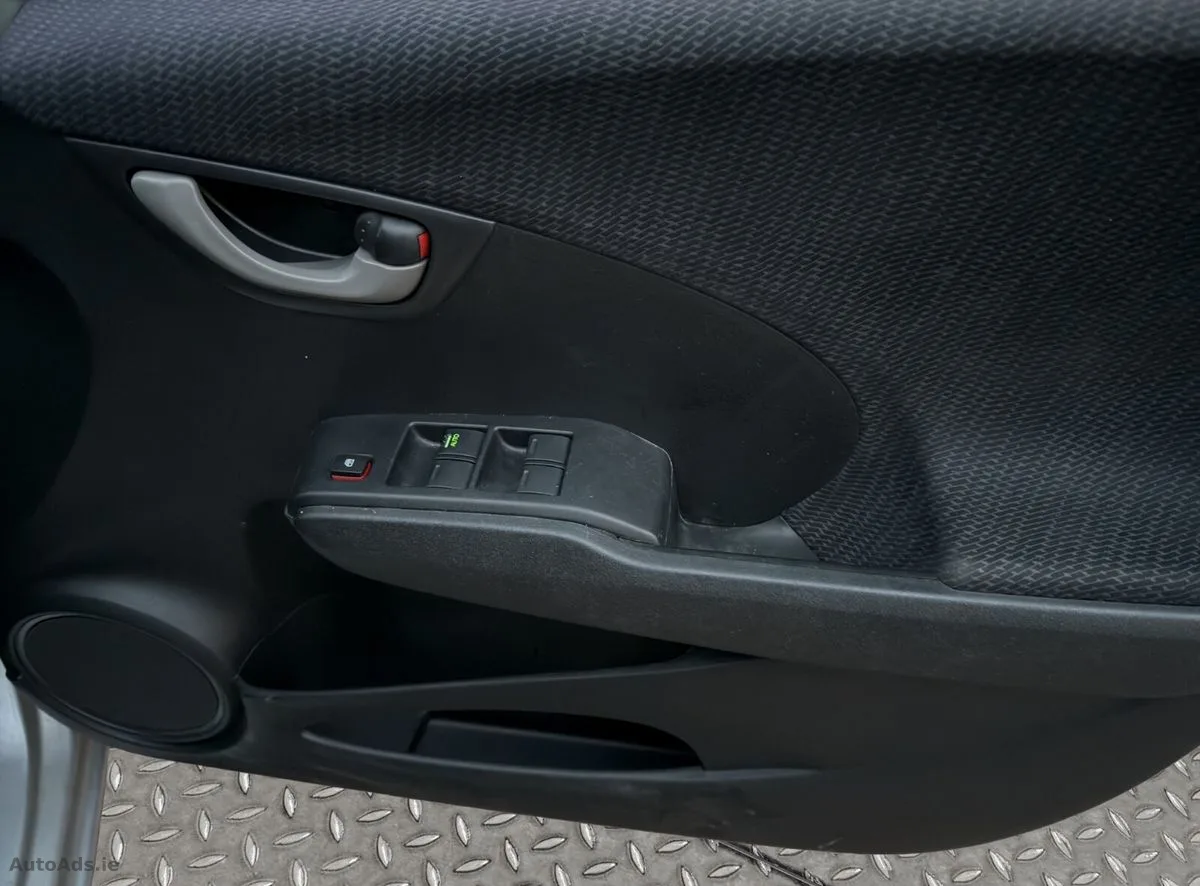 2011 Honda Fit – photo 13
