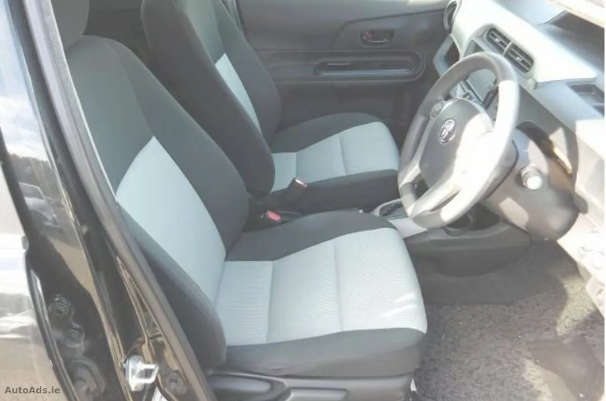 2014 Toyota Aqua – photo 3