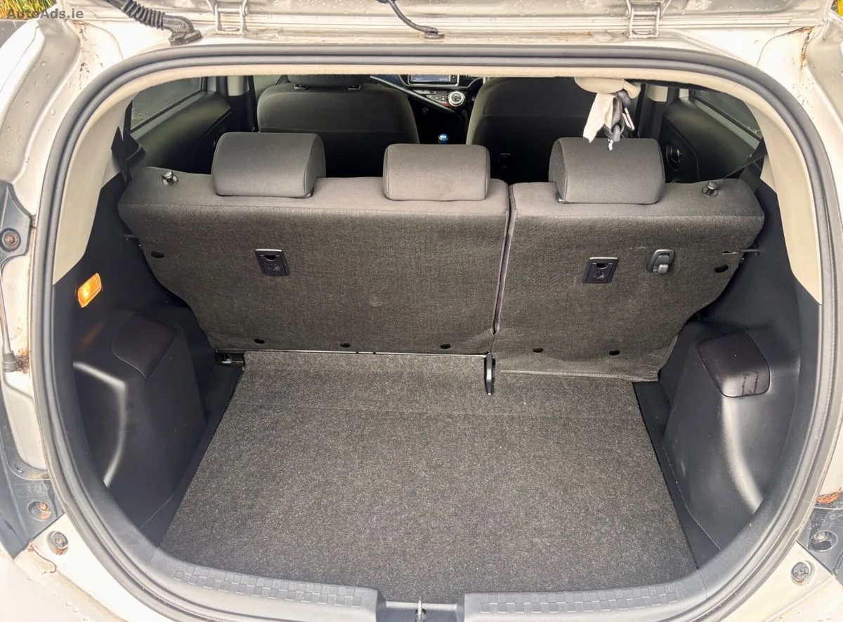 2017 Toyota Aqua – photo 18