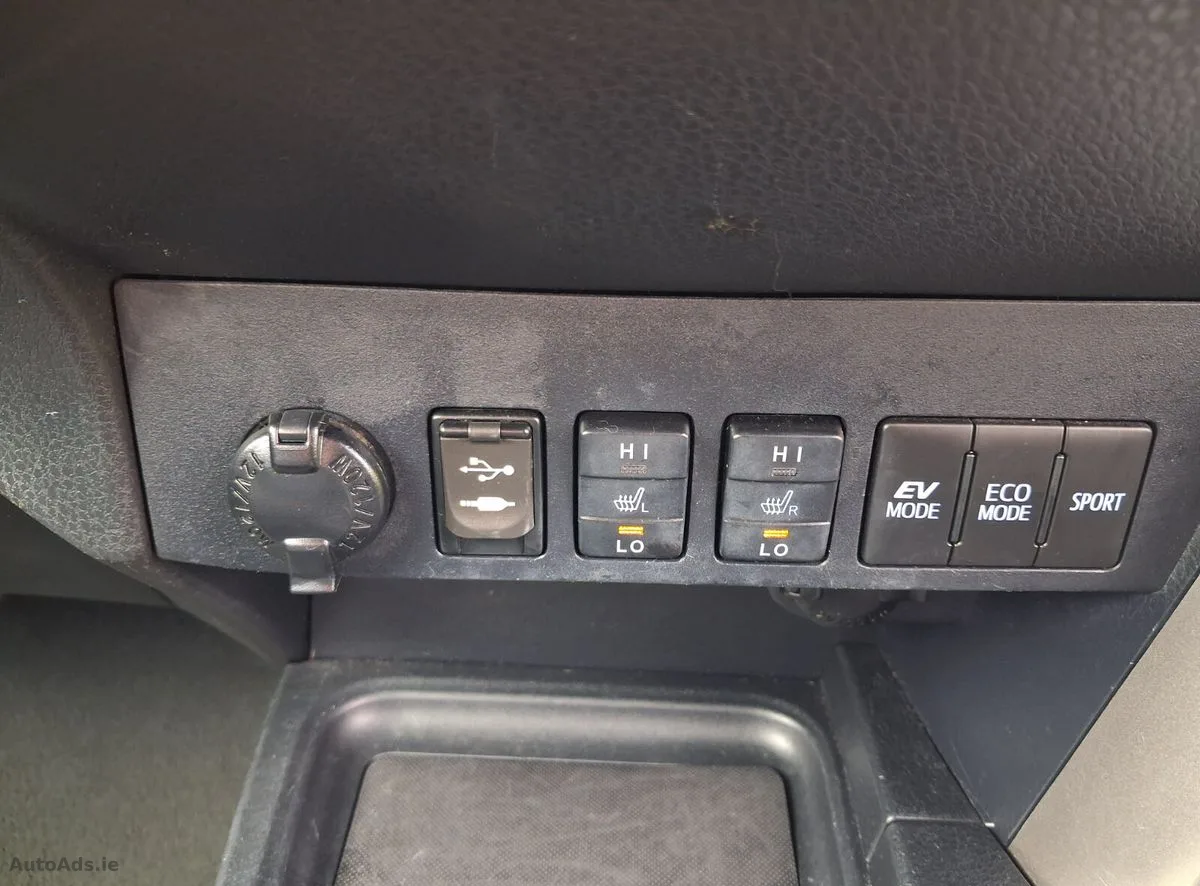 2017 Toyota RAV4 – photo 11