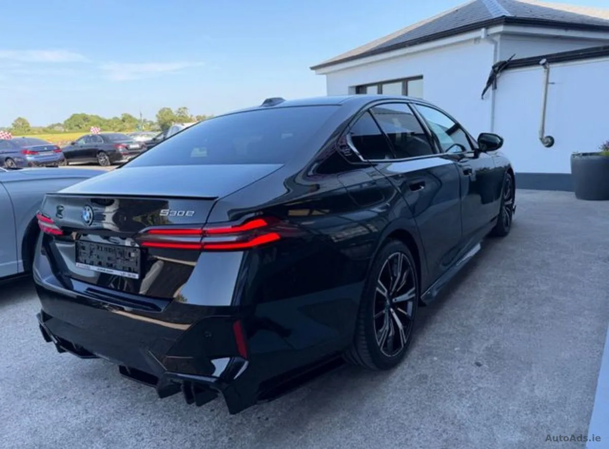 2025 BMW 5-Series – photo 4