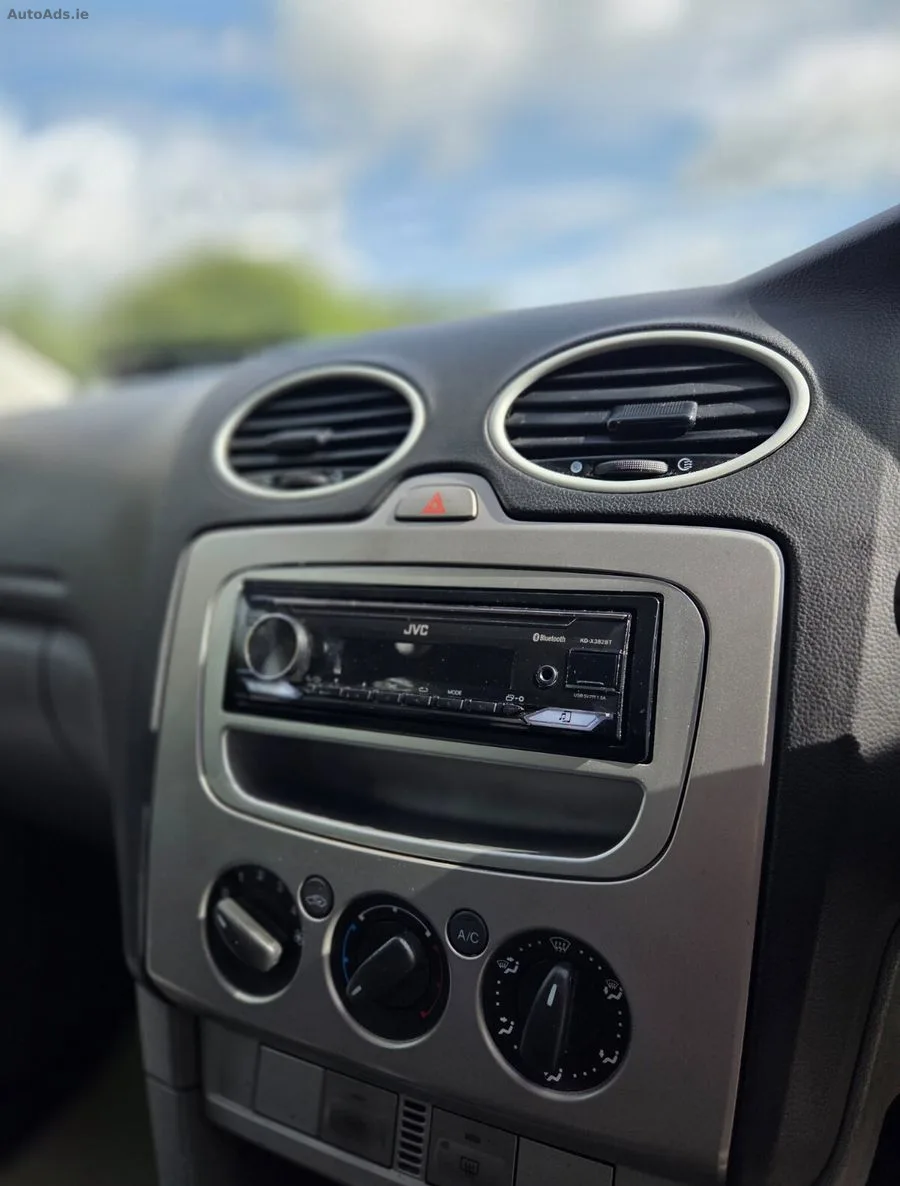 2010 Ford Focus – photo 15