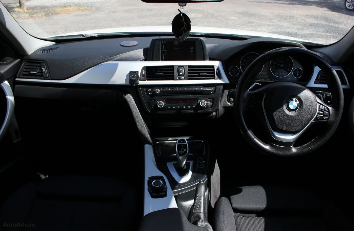 2013 BMW 3-Series – photo 19
