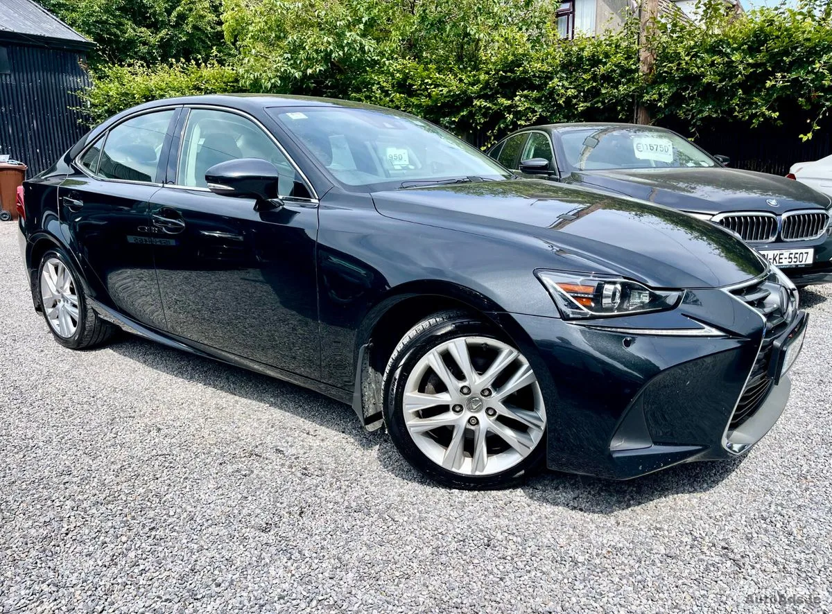 2017 Lexus IS – photo 5