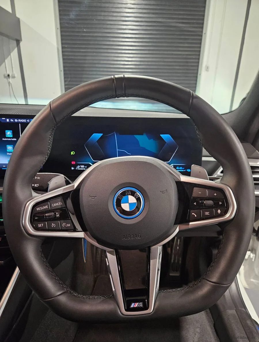 2025 BMW 3-Series – photo 17
