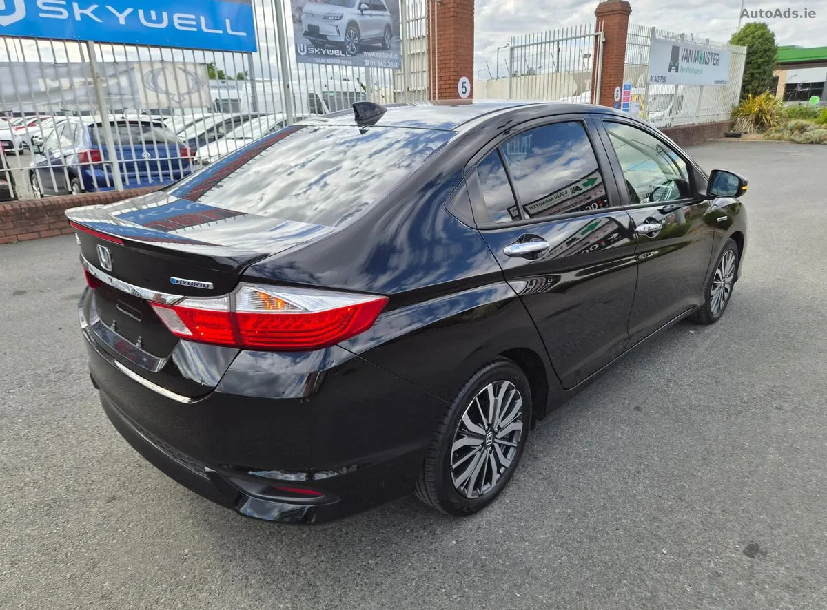2018 Honda Grace – photo 3