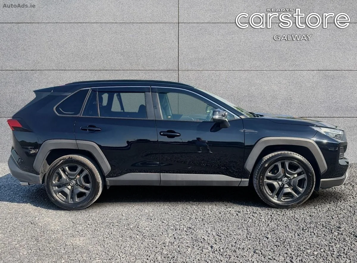 2023 Toyota RAV4 – photo 2