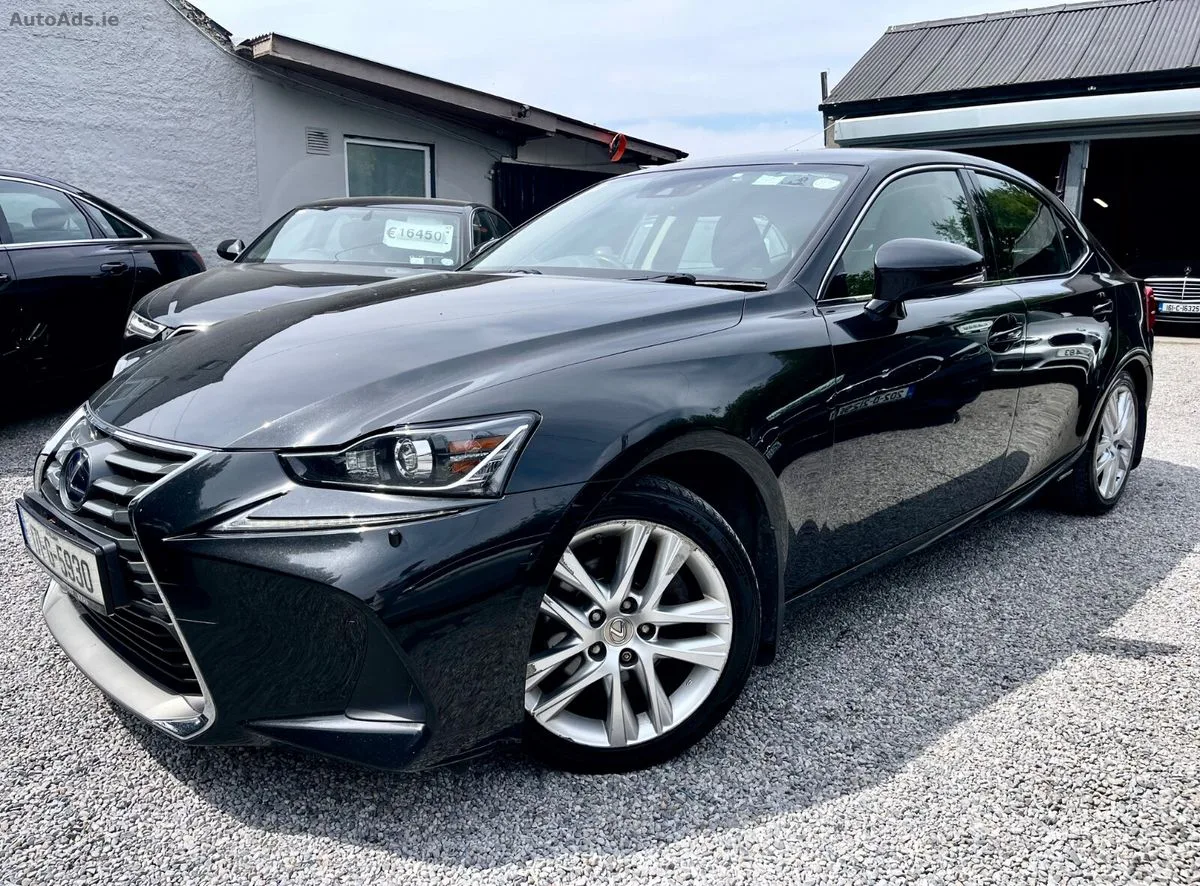 2017 Lexus IS – photo 2