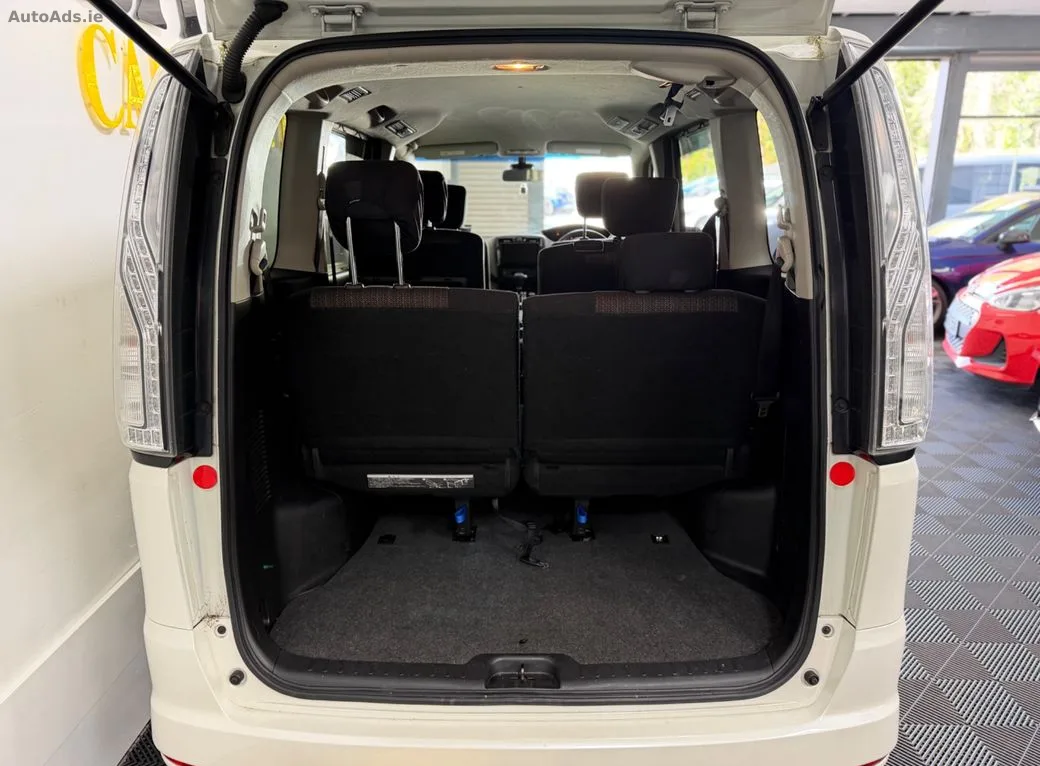 2015 Nissan Serena – photo 18