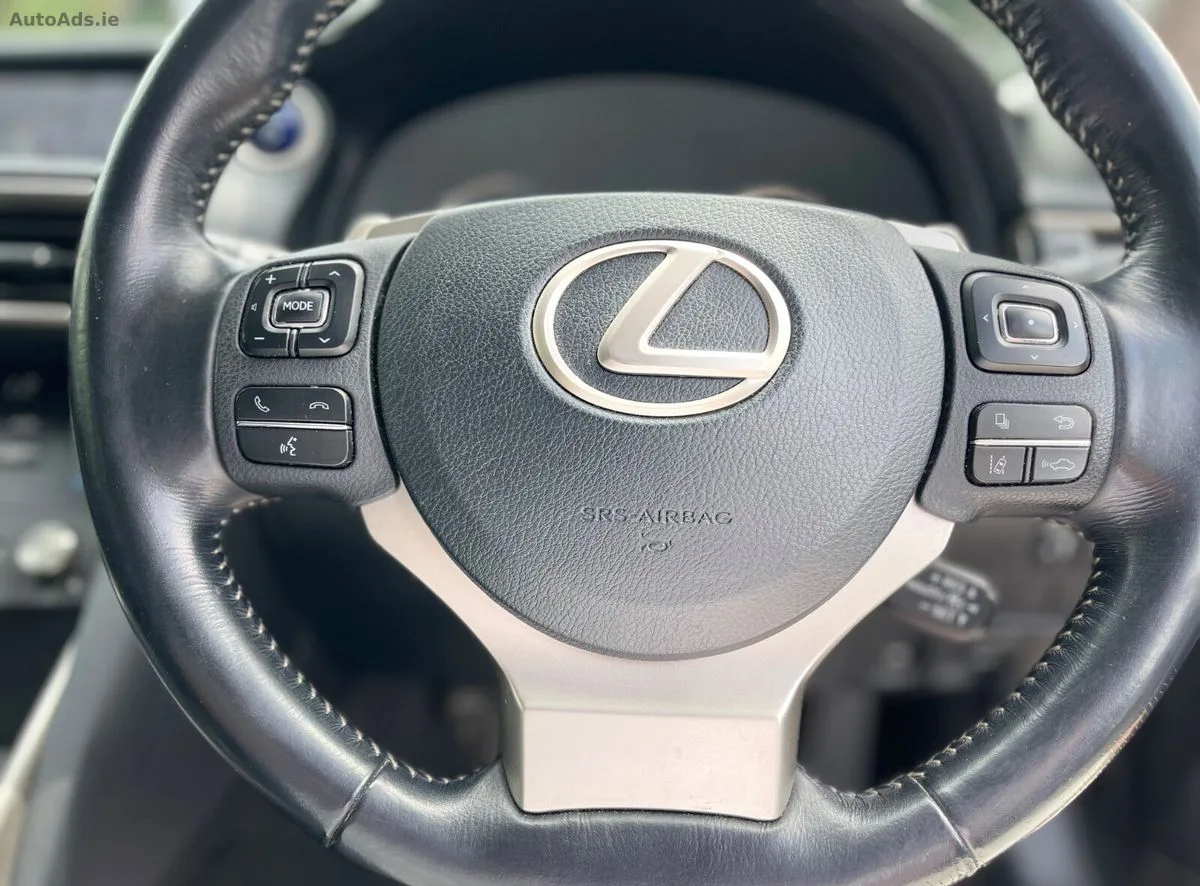 2017 Lexus IS – photo 15