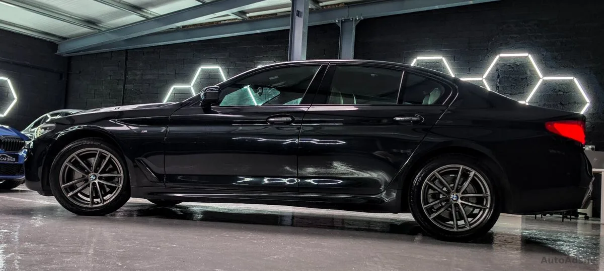 2017 BMW 5-Series – photo 11