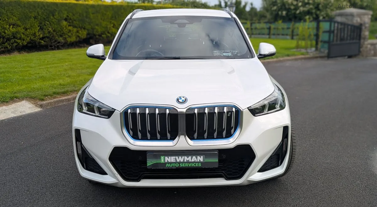 2023 BMW iX1 – photo 3