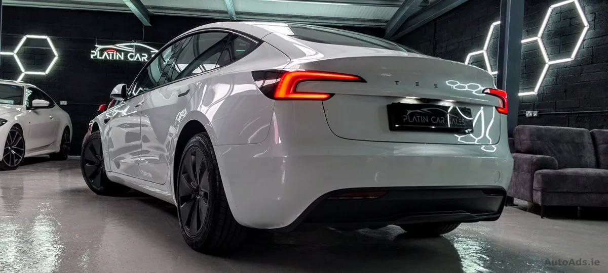 2025 Tesla Model 3 – photo 10