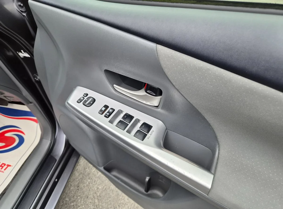 2012 Toyota Prius – photo 13