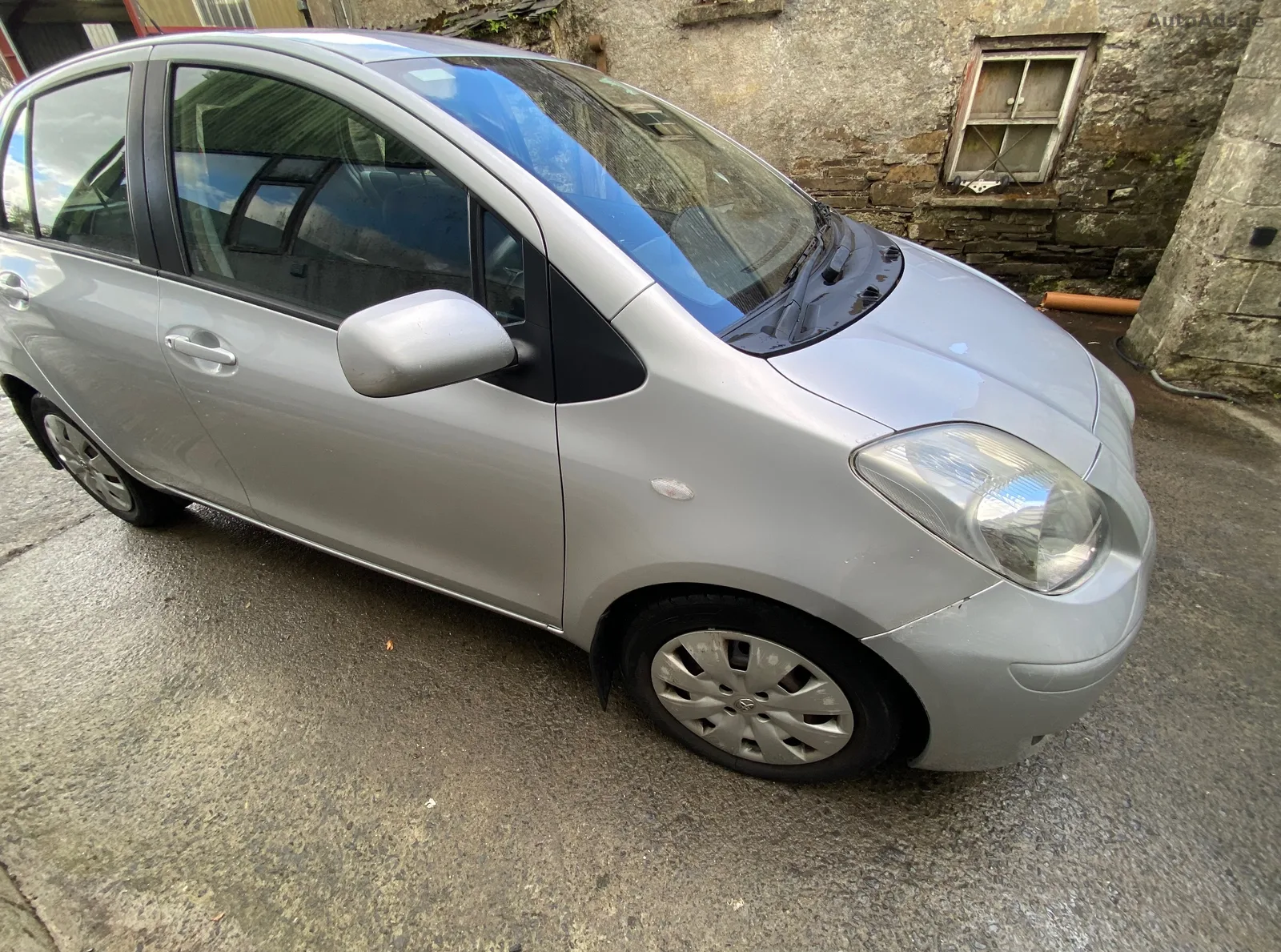2011 Toyota Yaris – photo 2