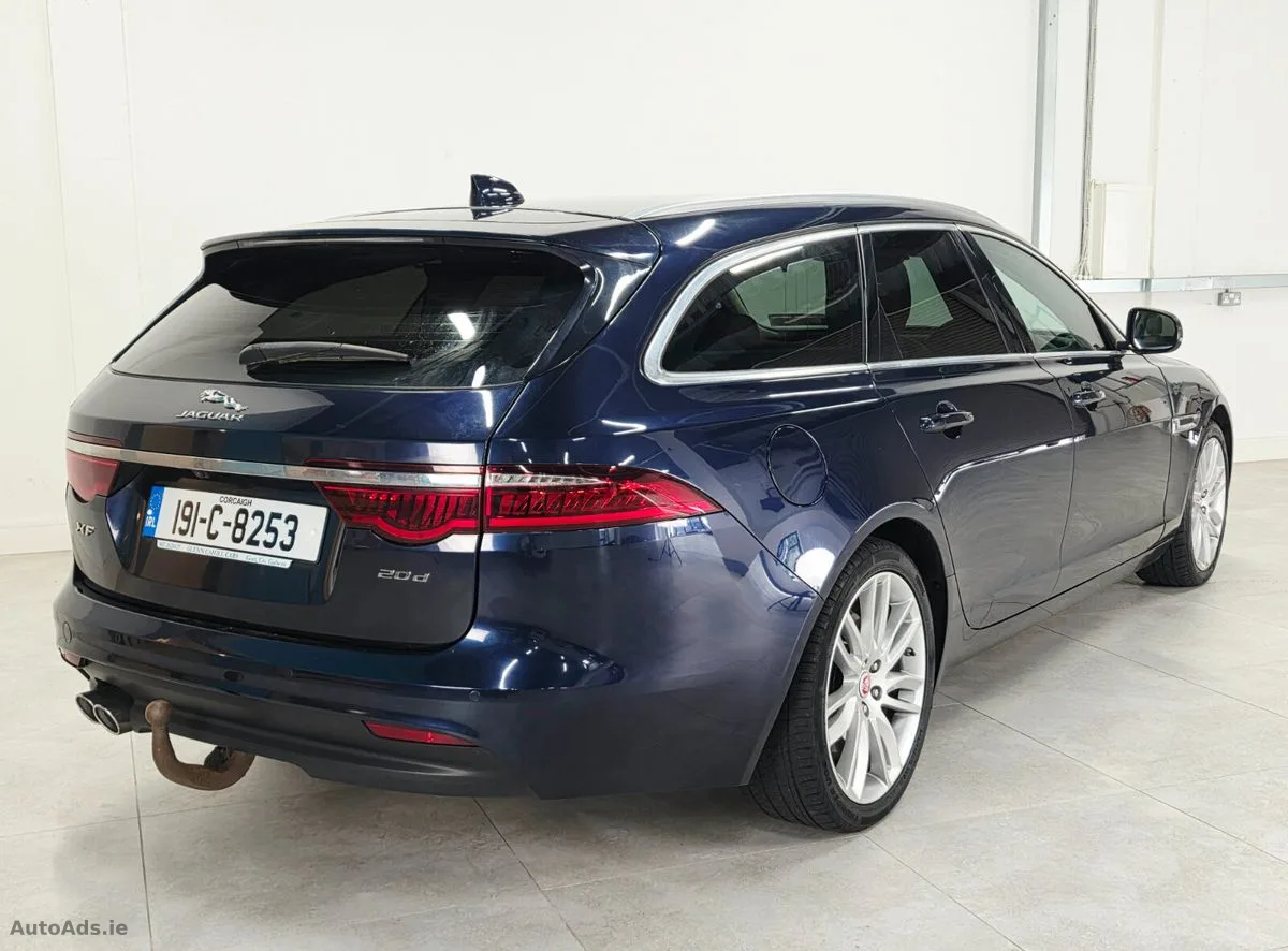 2019 Jaguar XF – photo 2