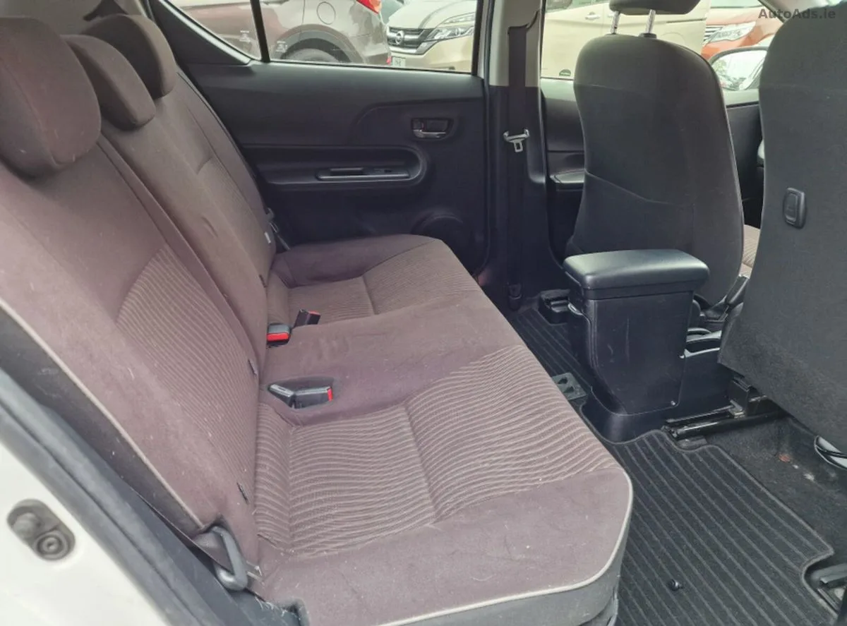 2017 Toyota Aqua – photo 13