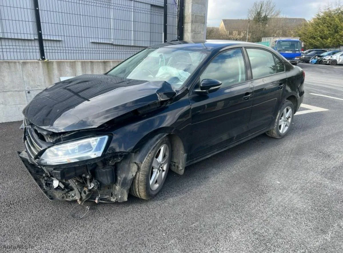 15 VOLKSWAGEN JETTA Breaking only