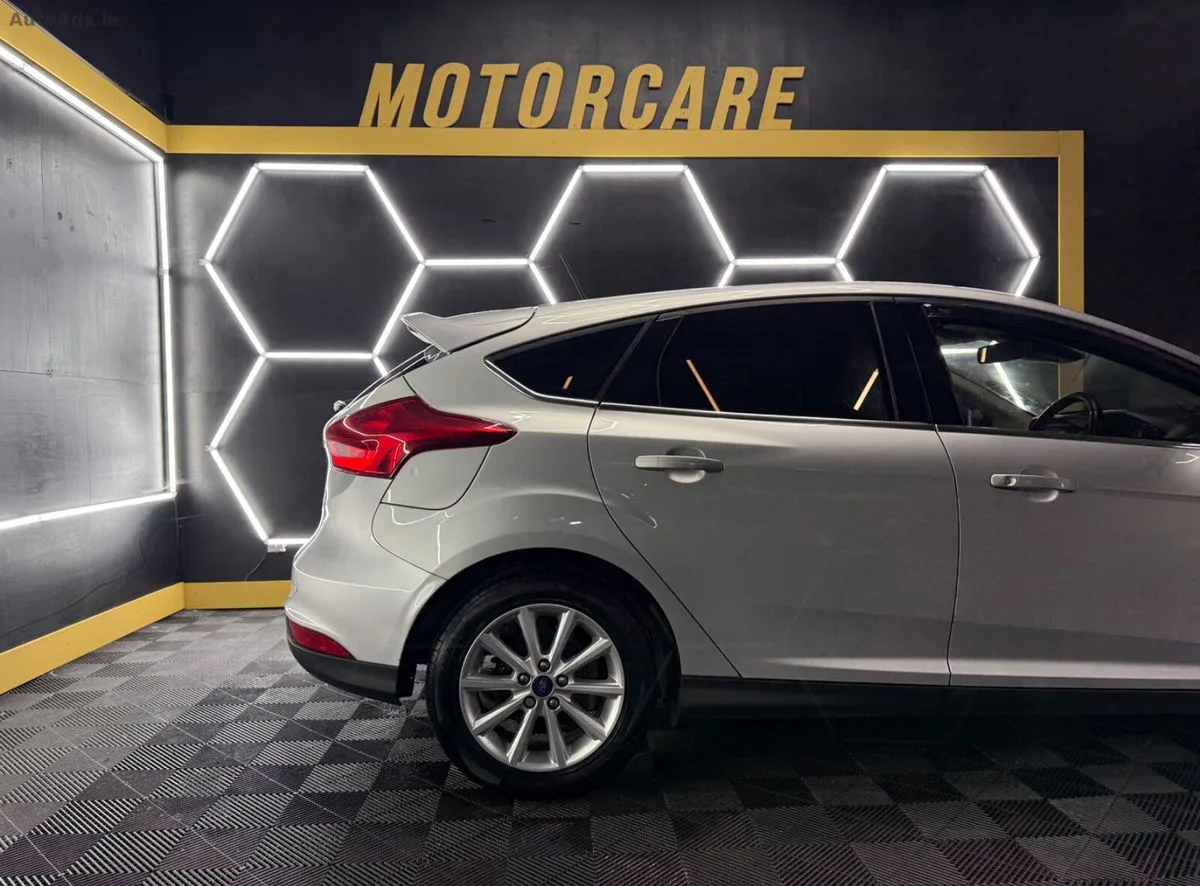 2017 Ford Focus – photo 8