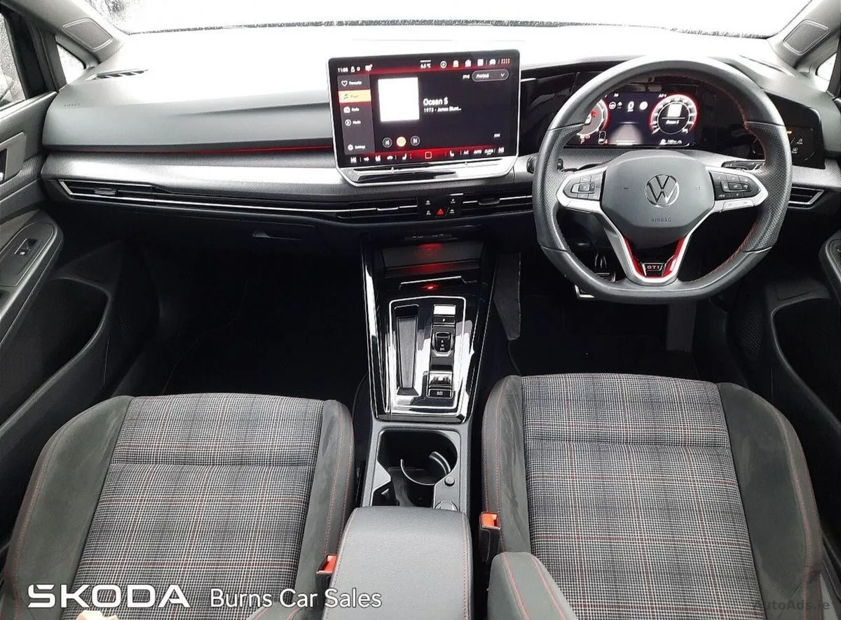2025 Volkswagen Golf – photo 2