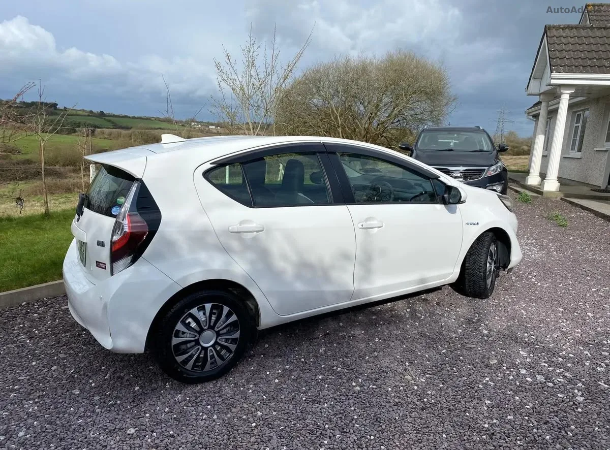 2020 Toyota Aqua – photo 3