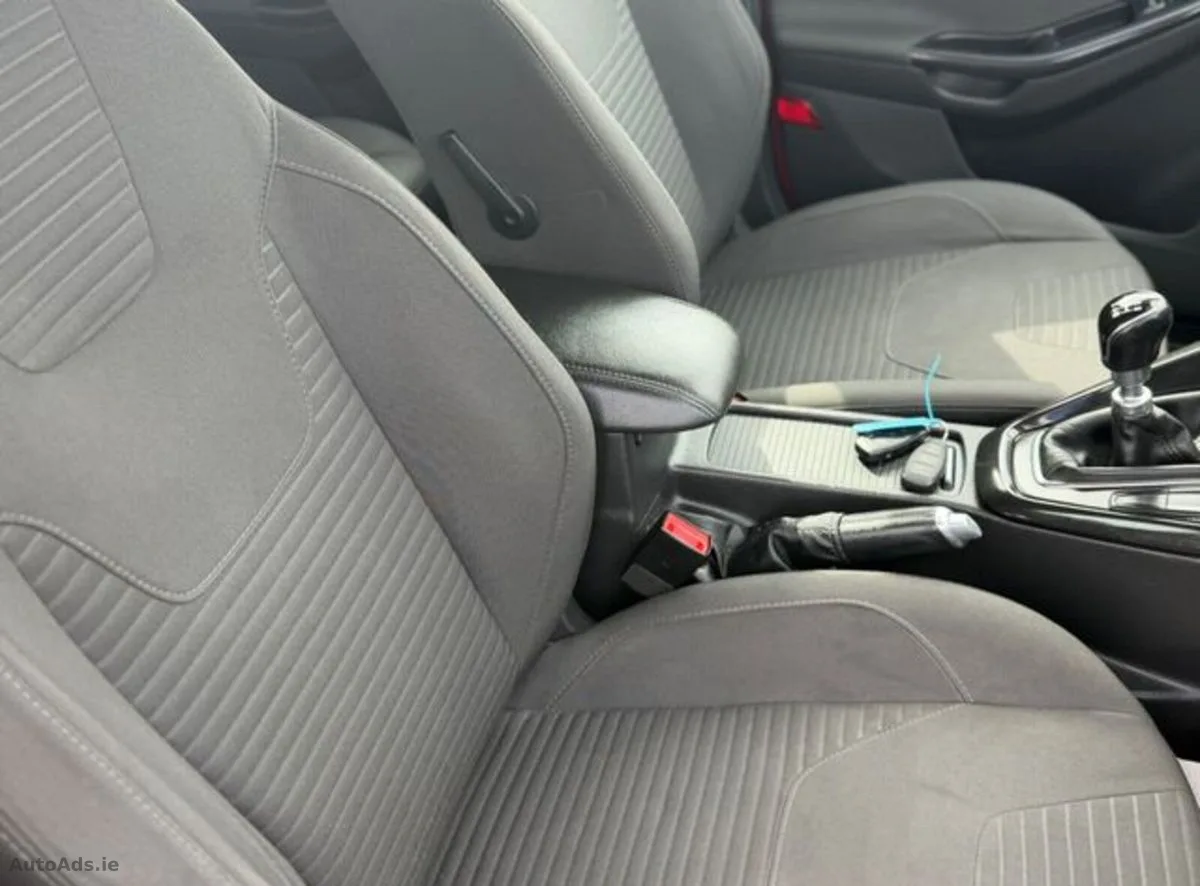 2017 Ford Focus – photo 15