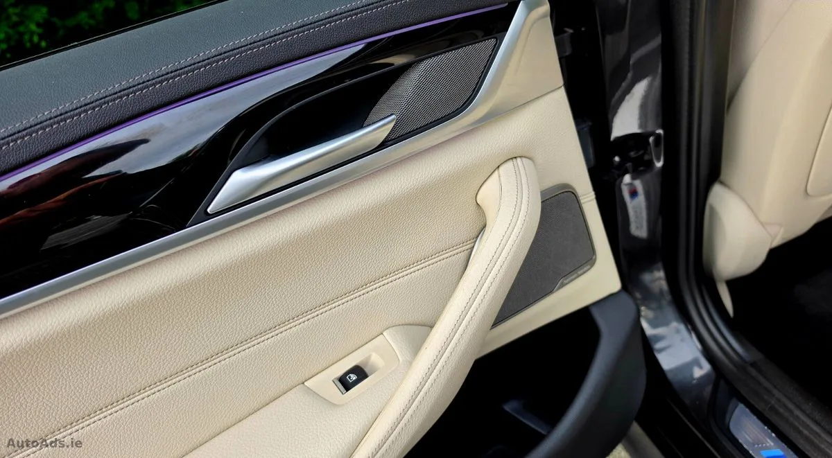 2020 BMW 5-Series – photo 16