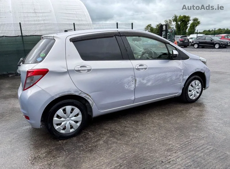 2012 Toyota Vitz – photo 3