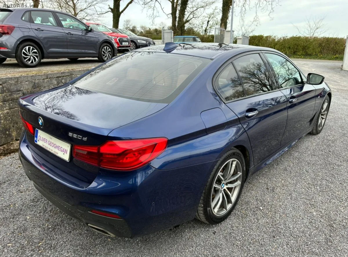2017 BMW 5-Series – photo 2
