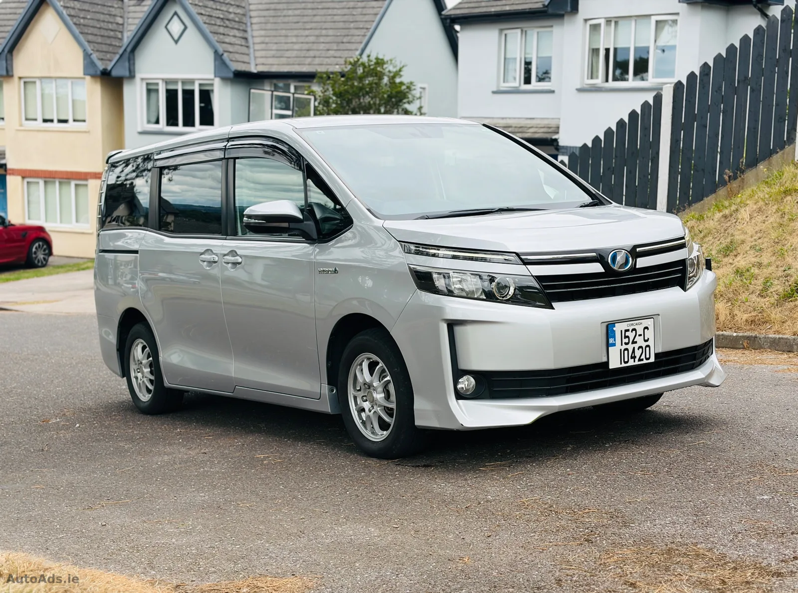 2015 Toyota Voxy – photo 2