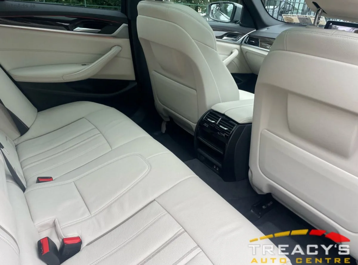 2022 BMW 5-Series – photo 5