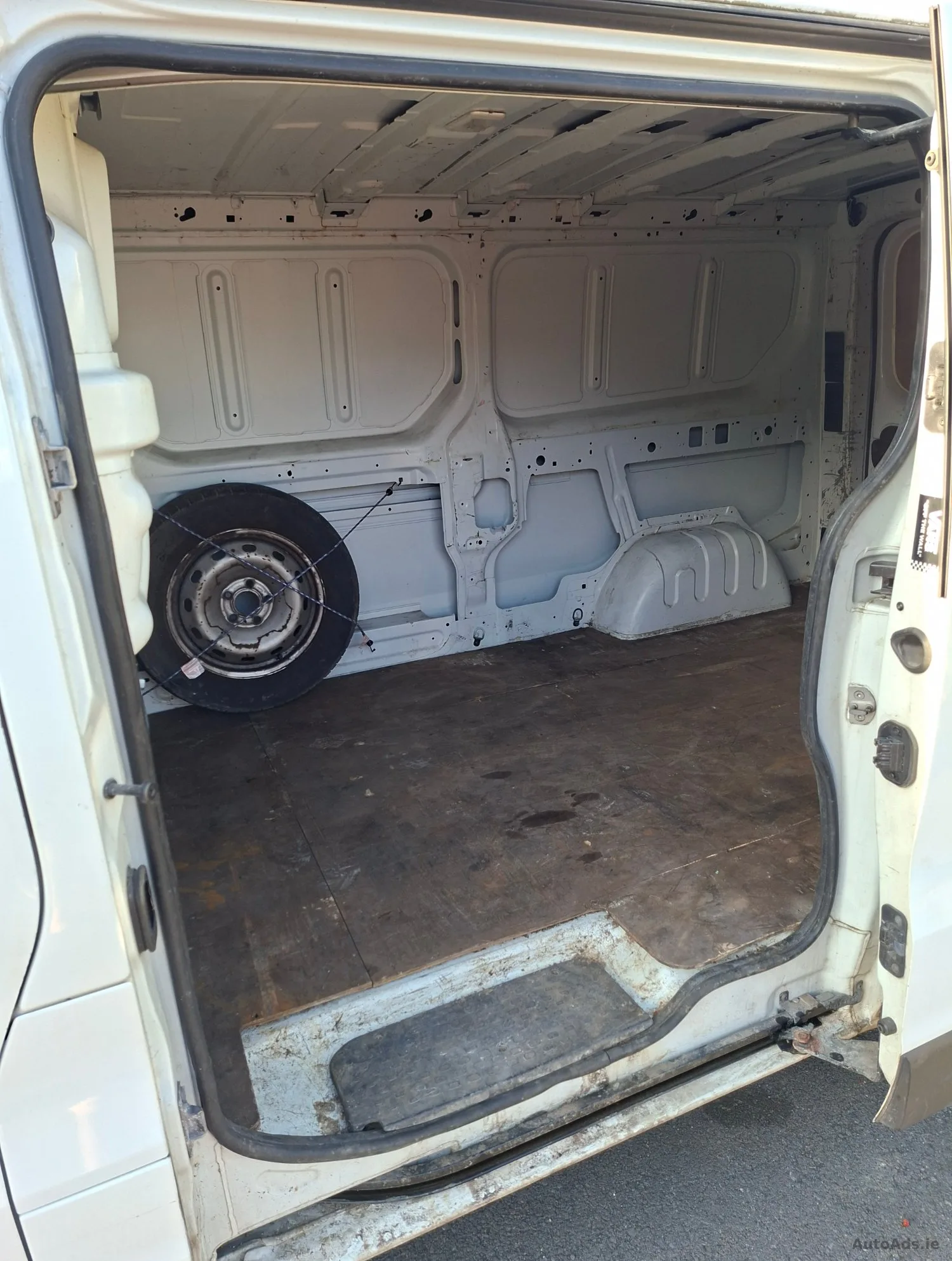 2017 Nissan NV300 – photo 4